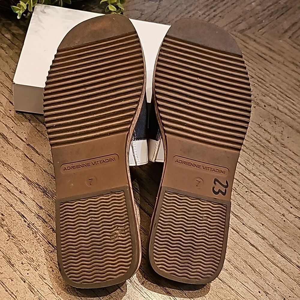 Adrienne Vitadini size 7 slide sandals - Picture 7 of 9